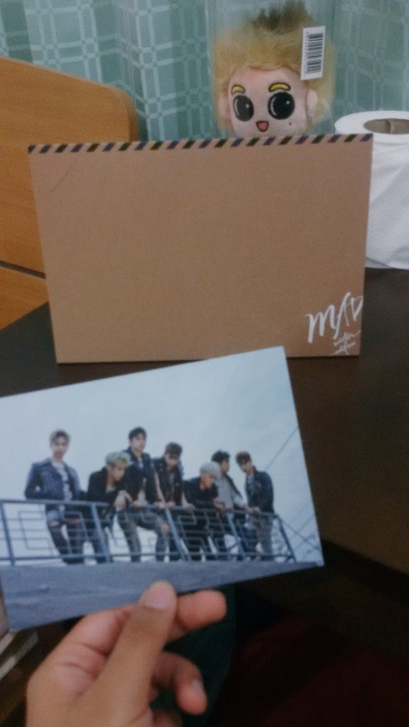 MbqW_'s tweet photo. ใช้เวลาทำใจนานมากที่จะฉีก เน้นว่า "ฉีกกกก" มันออกมานจากสมุด เพื่อแปะด้านหลังปฎิทิน😢😢😢 #GOT7 #MAD_Winter_Edition #MAD https://t.co/1YoOO1qkgk