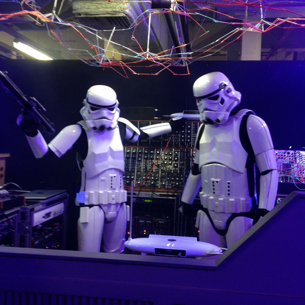 moogmusicinc's tweet photo. #TheForce is strong with these two. https://t.co/rMNlmnhEni