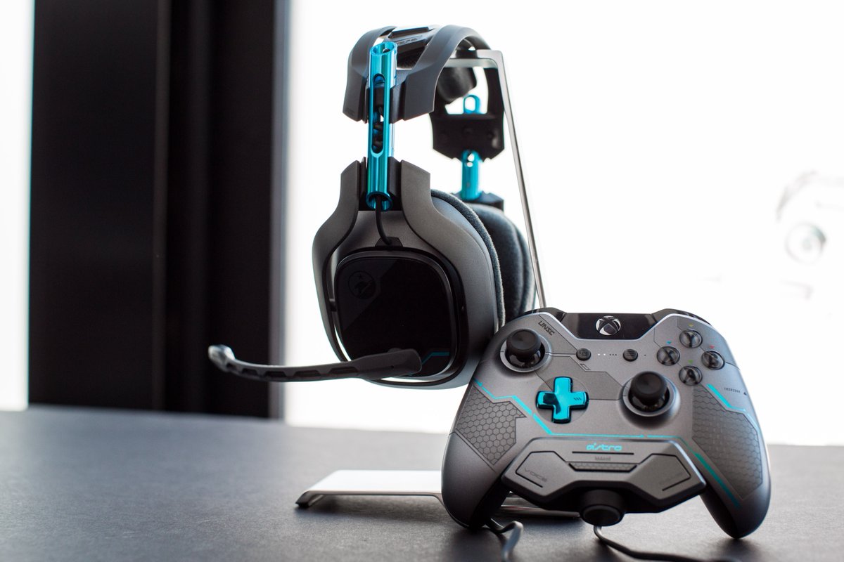 ASTROGaming's tweet image. Show your #XboxOne some love this holiday w/ the @Halo 5: Guardians A40 + MixAmp M80!

astro.gg/HALO5GE