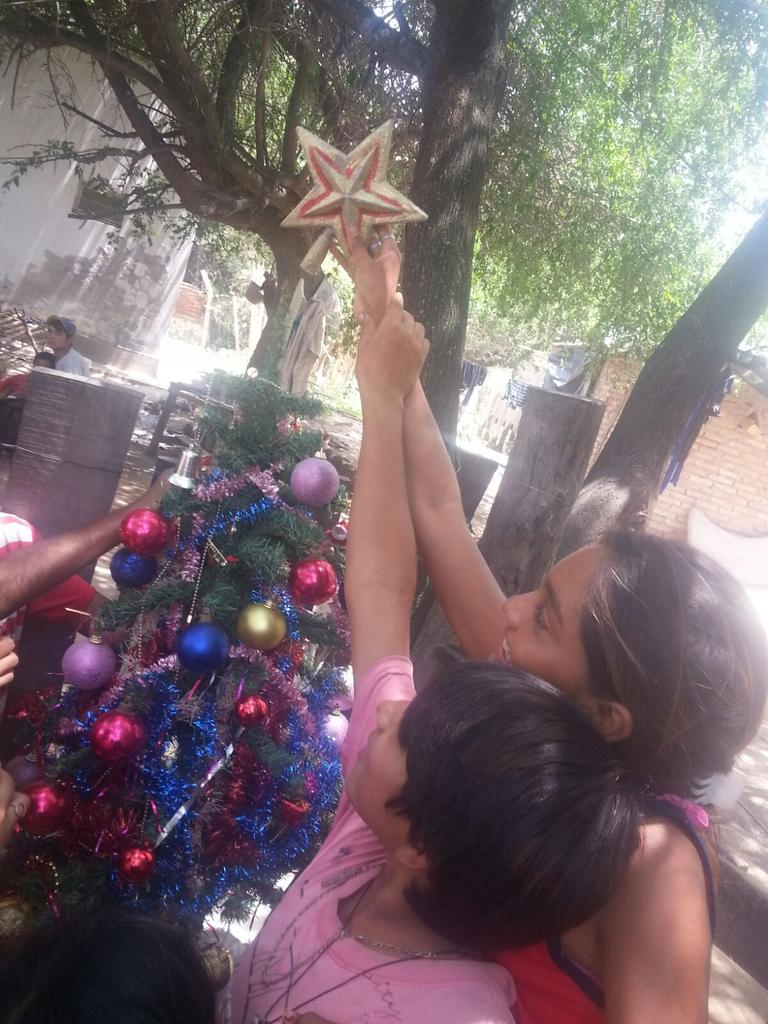 ClubLeoShunkoA's tweet photo. #NavidadEnElMeren ♥ Junto a "Alas Libres" realizamos esta hermosa obra deseando un mejor 2016 para nuestros chicos! https://t.co/fDv6xgqzur