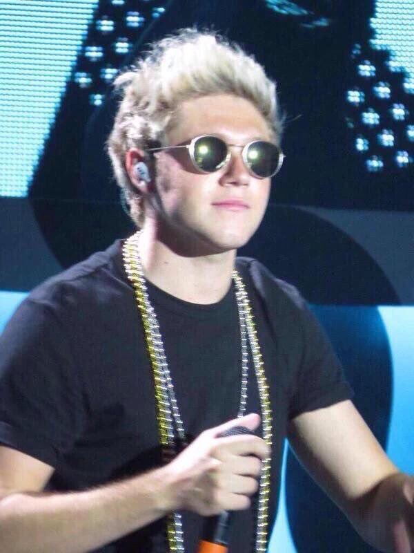 1DMxUpdates_'s tweet photo. RT por el Niall rapero 
#WeAreAllNiall #VideoMTV2015 One Direction https://t.co/Nk8cXcARoq
