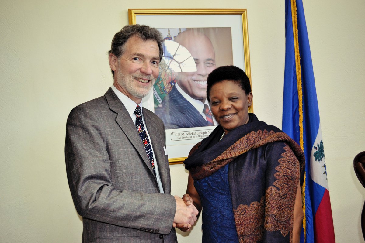 La Ministre Hyacinthe et l’Ambassadeur de l'<a href="/USEmbassyHaiti/">U.S. Embassy Haiti</a>  M. Peter F. Mulrean