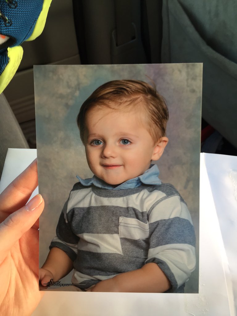 maysapaige's tweet photo. School pictures came in 🤓🤓🤓🤓 #freakingperfect https://t.co/o4yhBYFcp5
