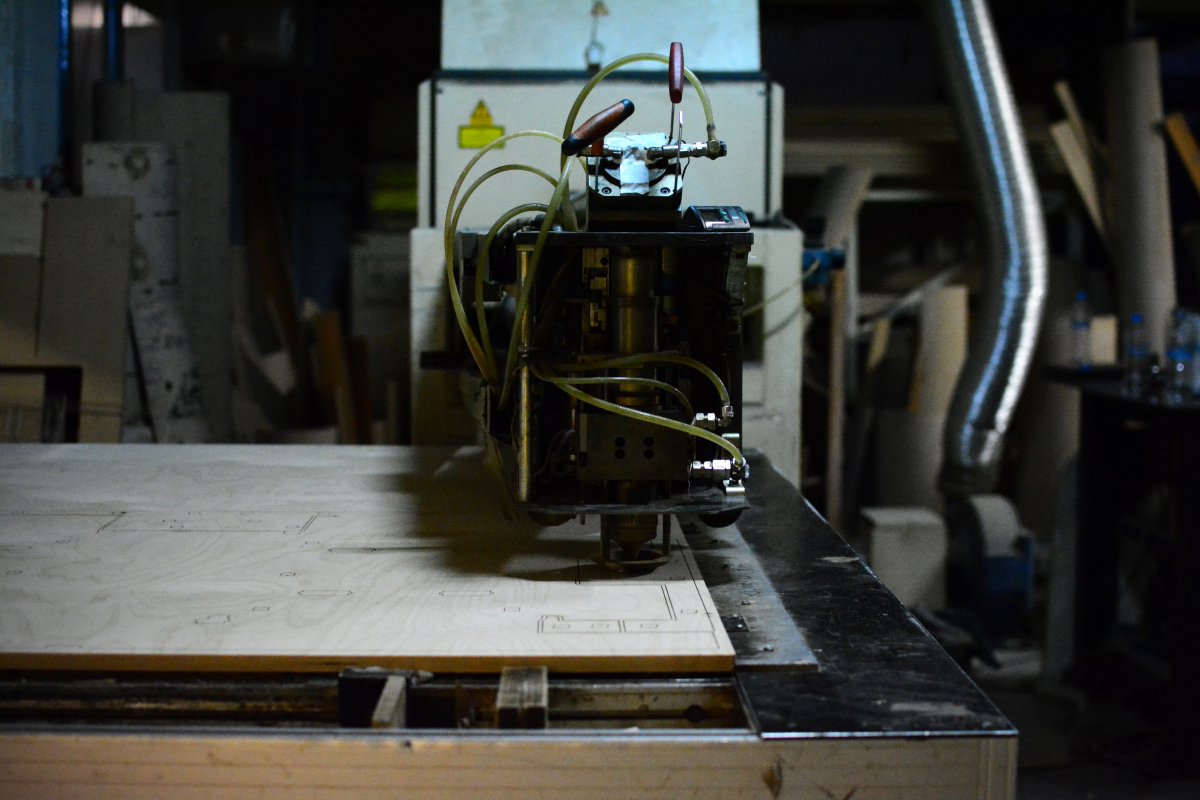 Dietech_gr's tweet photo. Today we are #workinglate . 
#laser #flat #die #box #packaging https://t.co/CB5oVSeTv7