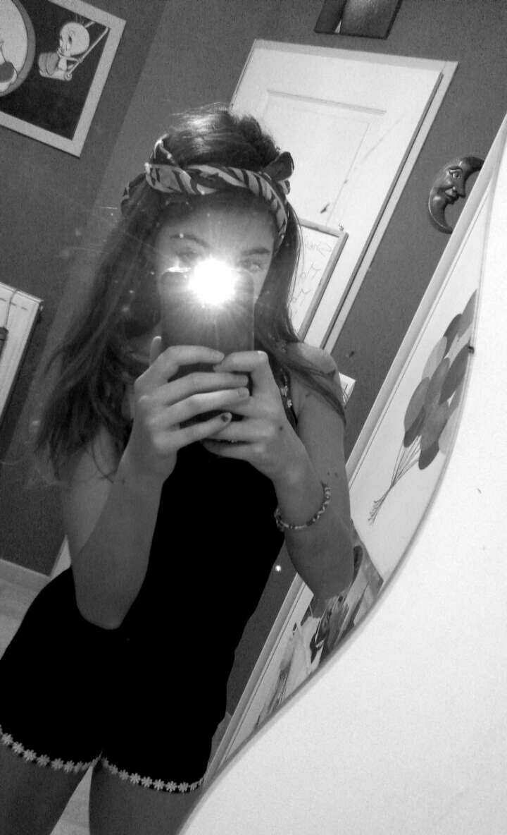 _sarah_36's tweet photo. Mvv jtaime toi sale bombe 💞💞💜🔫 
#alexane https://t.co/Zl9VKfdTg1