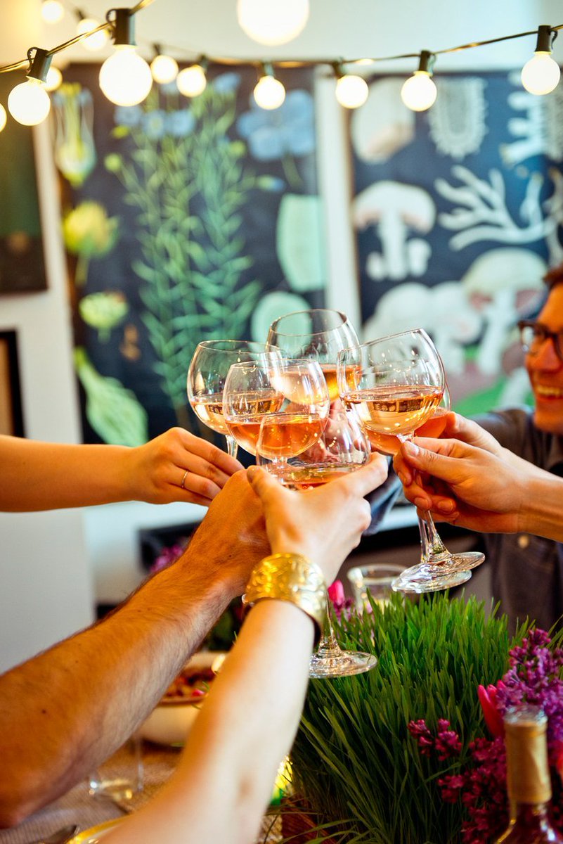 AptTherapy's tweet image. How to entertain big in a small space → on.apttherapy.com/MxcxOX