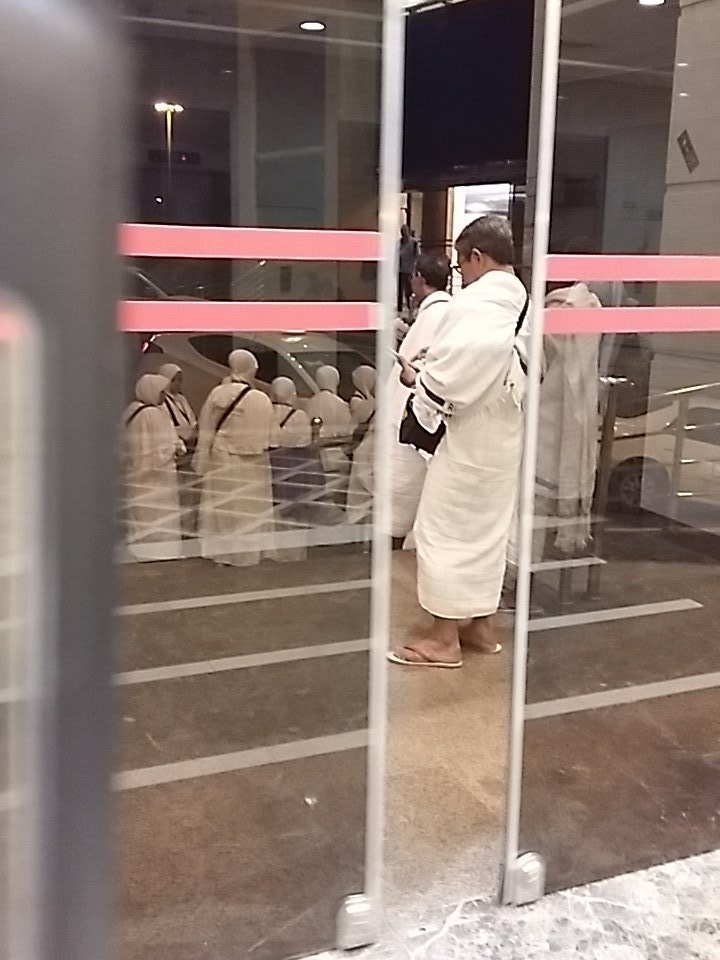 Bismillah.. persiapan rangkaian umroh di mekkah skrg...jam 12 malam wkt setempat..