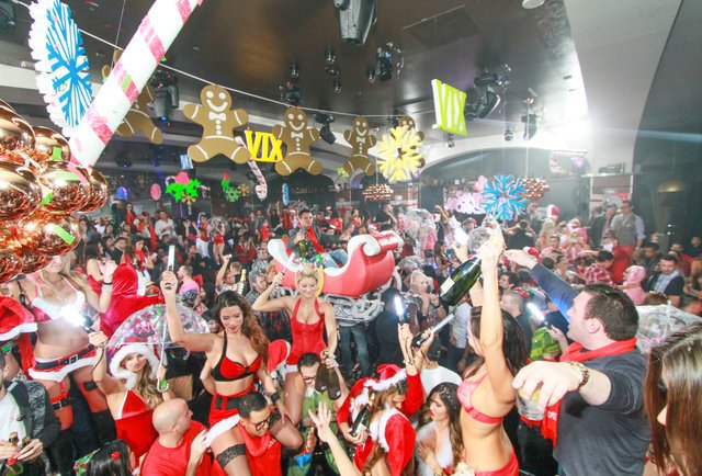 JohnnySinCity's tweet image. We are the only club open tonight so let&apos;s get #Santa drunk!! Hyde Bellagio #Vegas #Bellagio #Tuesday 805.698.6931