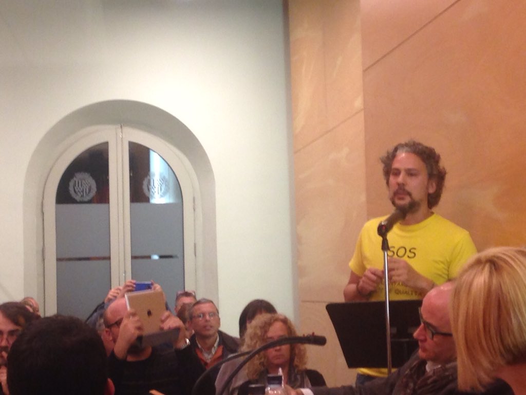 El moviment educatiu i #PleBdn tanquen files x defensa l'ensenyament públic i mantenir les places @FampasBadalona