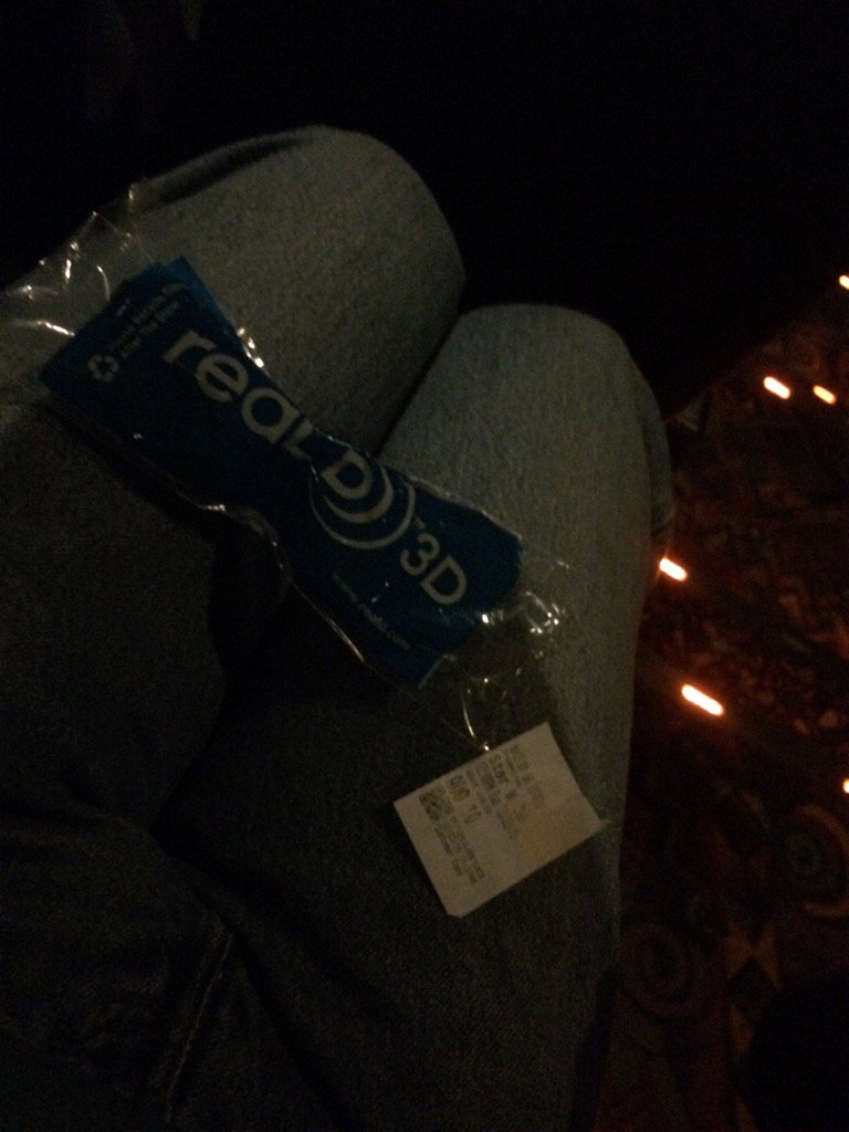 guydub62's tweet photo. Wife doing mall with buddy. Guy doing mall of ga.  3D Star Wars. I win https://t.co/x6Y35Ft9eY