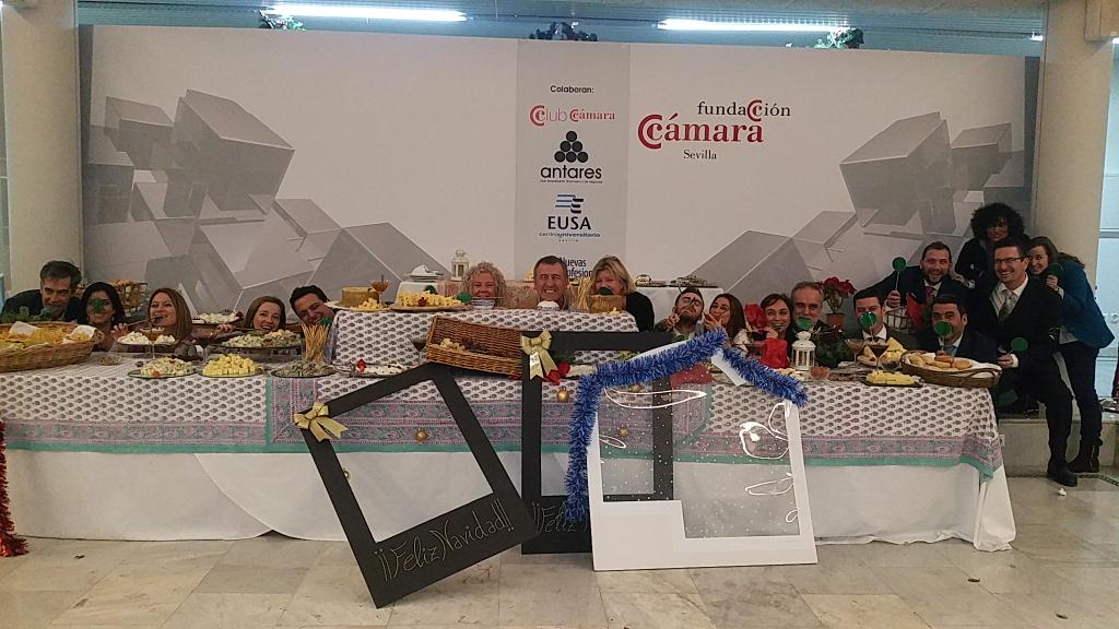 ENCamaraSevilla's tweet photo. Vota haciendo RT o LIKE a foto del equipo más divertido! #NavidadCamara. Equipo Verde https://t.co/A49l4pwkkL
