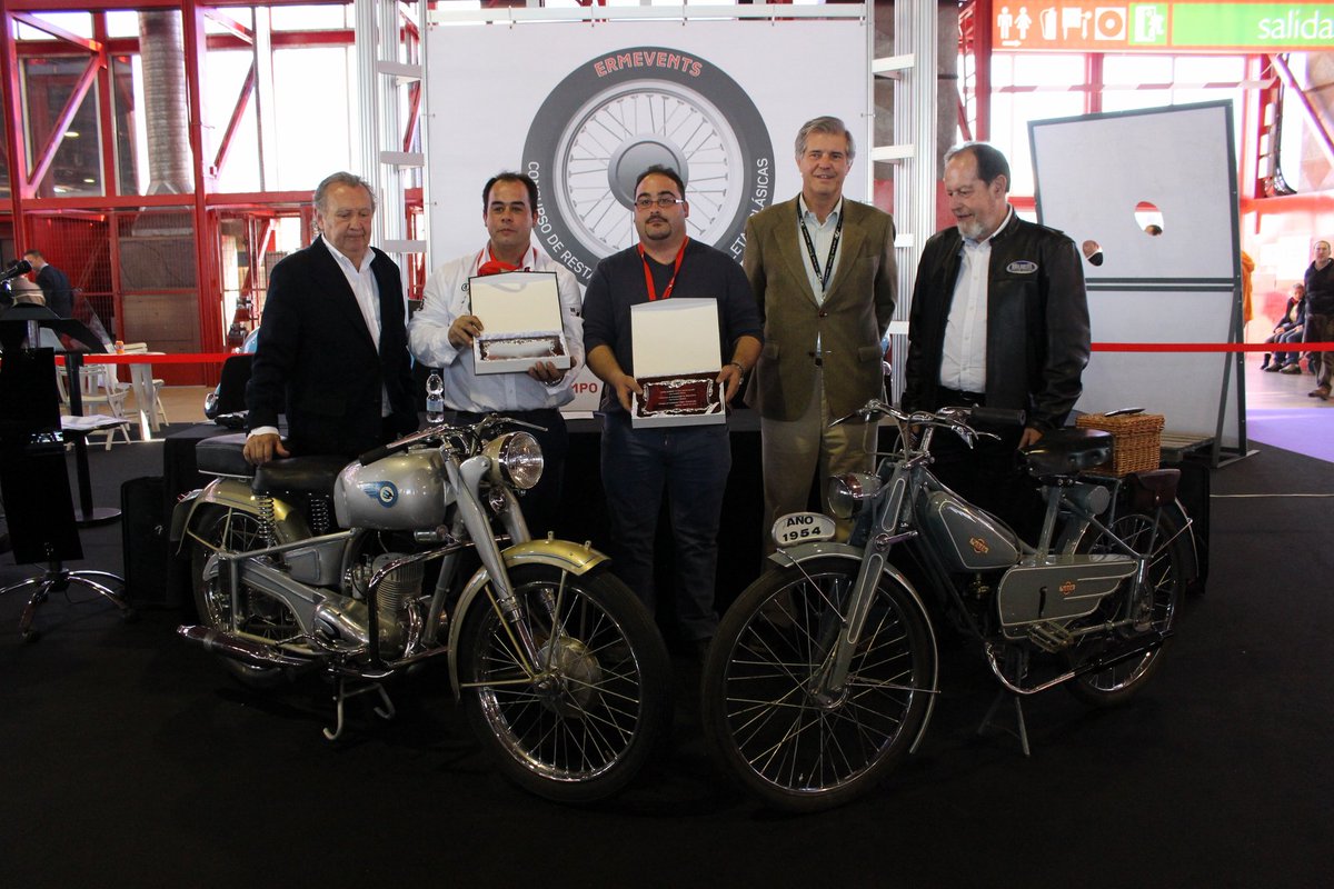 classicautomad's tweet photo. Precioso el concurso de motos clásicas que vivimos en #ClassicAuto2015 https://t.co/fAGrKxXZml