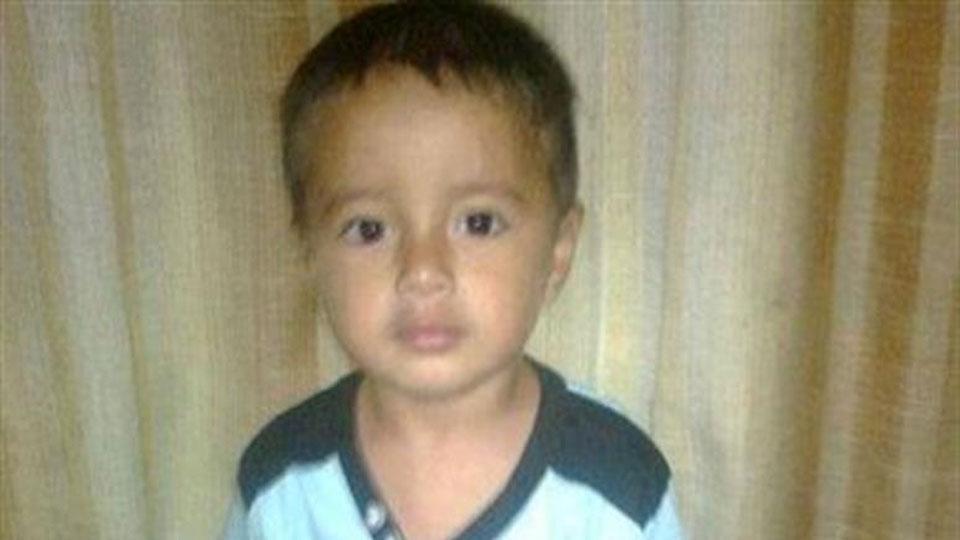 LANACION's tweet photo. Desesperada búsqueda de Maximiliano Sosa, de 3 años, en Santa Fe https://t.co/pgKSNXkKdB 
Ayudá con un RT https://t.co/vYaMLlpnWB