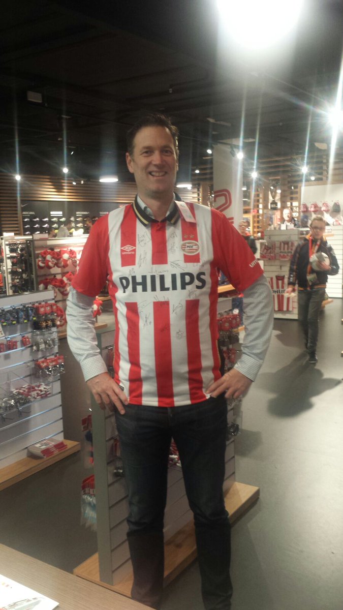 PSV's tweet photo. Tijdens de PSV Stadiontour maak je kans op gave prijzen. De eerste prijzen zijn al gewonnen! https://t.co/VNfRWML6ue https://t.co/zD4DrtwQx9