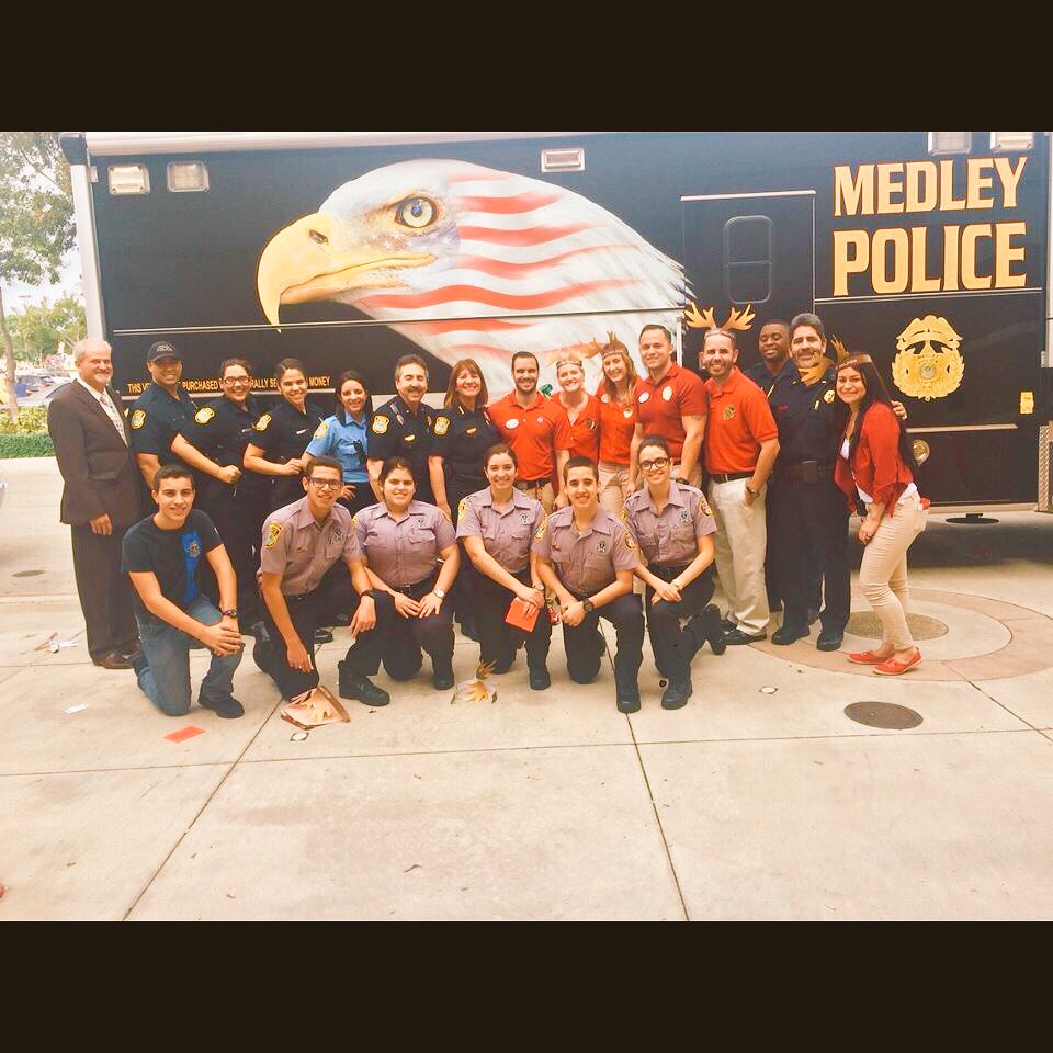 karabro6's tweet photo. 2109 rocking Heroes and Helpers! @YQuero10 @aldenkooken @kateoc226 https://t.co/y15NsC5Kq1