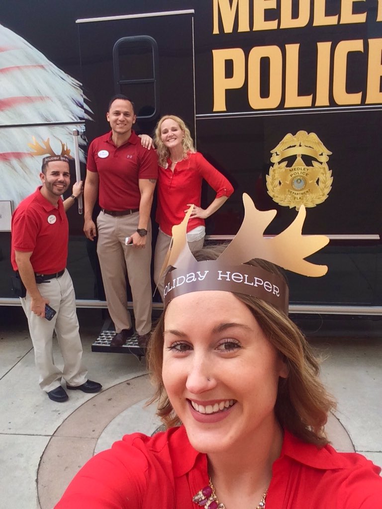 karabro6's tweet photo. 2109 rocking Heroes and Helpers! @YQuero10 @aldenkooken @kateoc226 https://t.co/y15NsC5Kq1