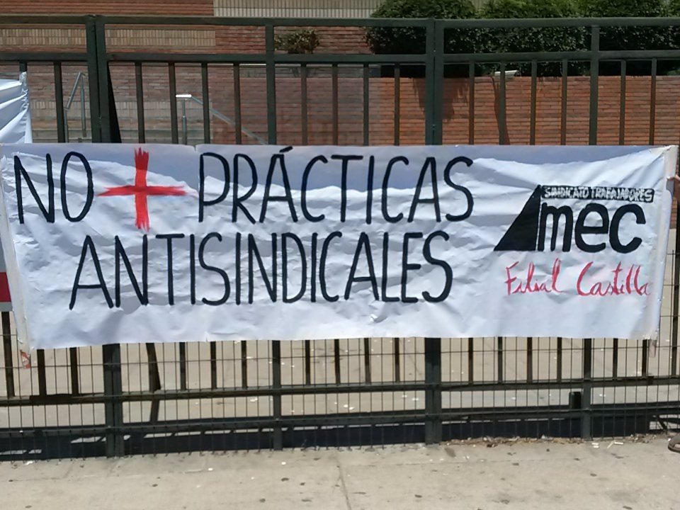 MecSindicato's tweet photo. Los trabajadores tienen sus derechos .Despidos ilegales antisindicales . MANIFESTACIÓN #Valparaiso https://t.co/okIUEuUIdZ