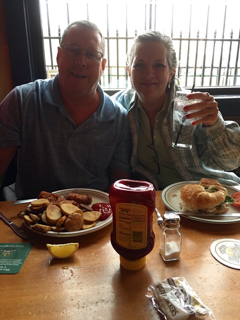 PPattyPayne's tweet photo. It's a good day to shop/eat/nap! @DONTSTEPINIT2 agrees. #wherespattyeatingtoday https://t.co/oib0RMBn9L