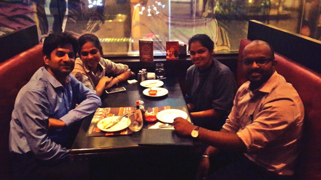 junkkDNA's tweet image. When you meet school frnds aftr ages #MuchJoy #Memories @ashwindoke