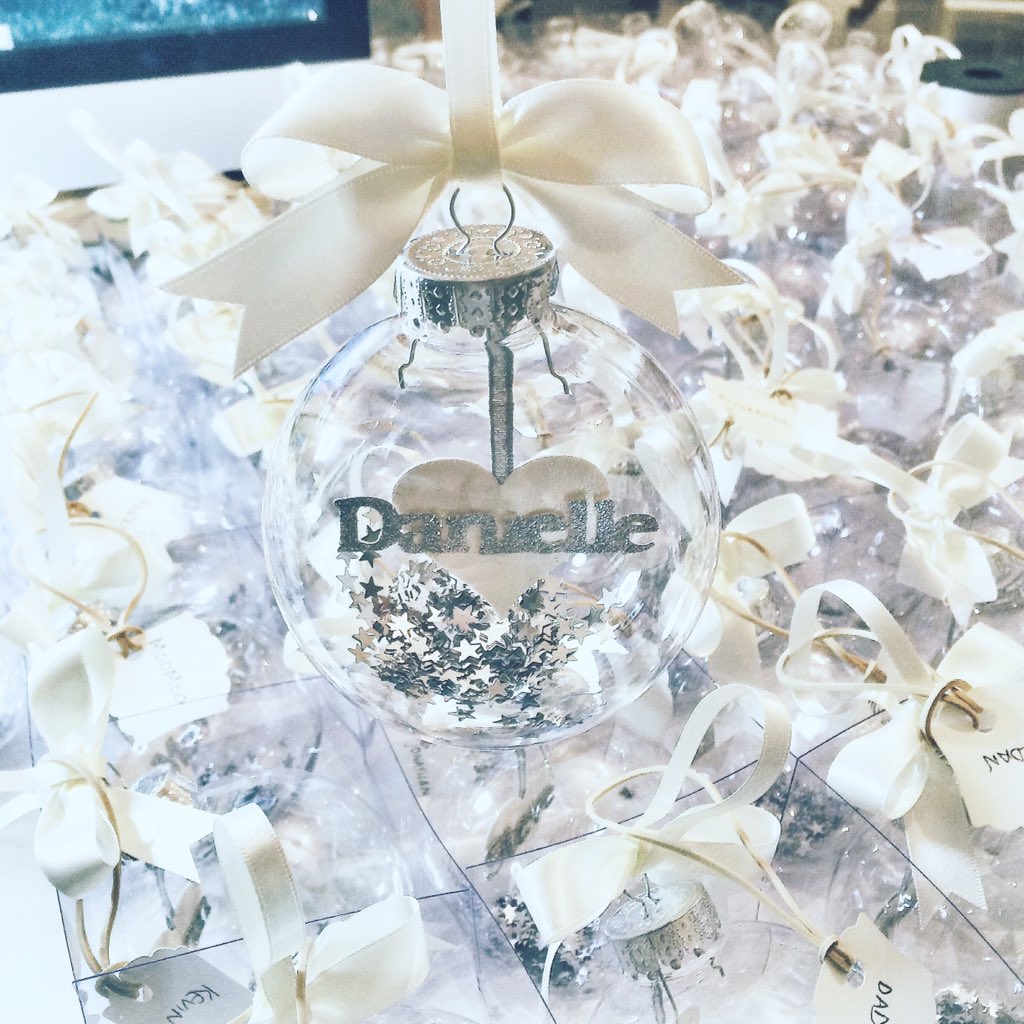 Baubles as wedding favours for <a href="/NatalieTweeting/">Natalie Smith</a> &amp; <a href="/Tel_DV/">Terry Smith</a>'s big day 😍 #diversity #smithwedding2212 #handmade #xmas