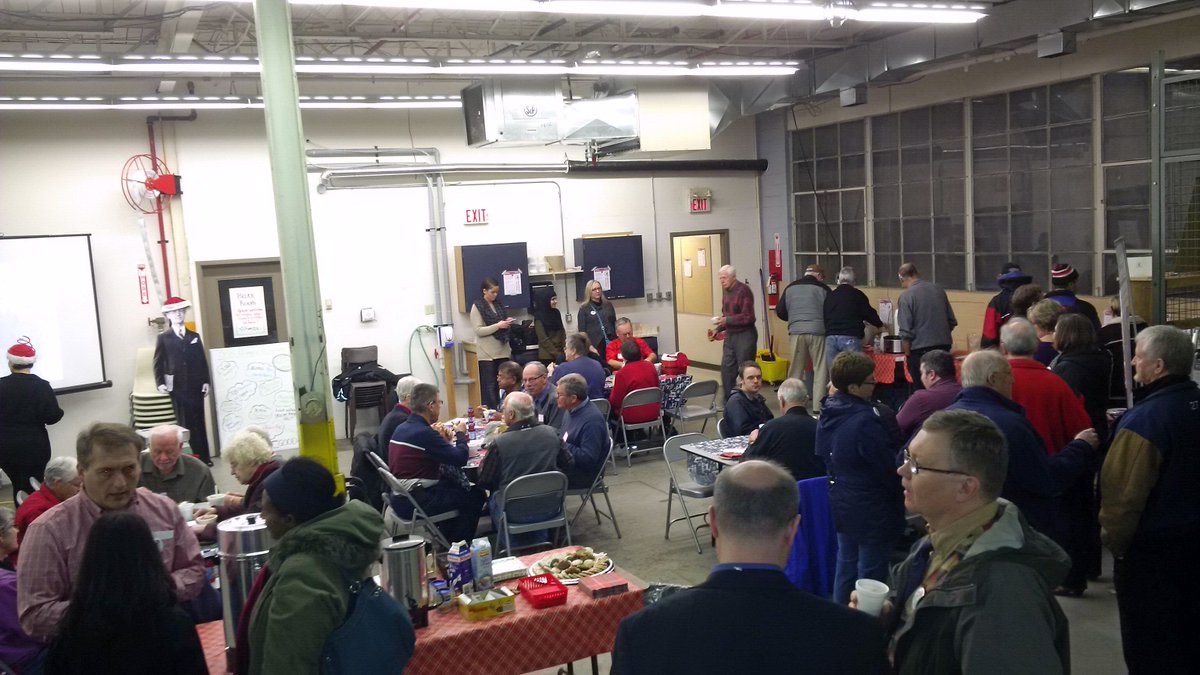 seangilders's tweet photo. Enjoying covering a very warm & deserving @HOFKW Holiday Food drive/#12daysforgood wrap up celebration cc/@snapdKW https://t.co/VUoaP15e3r