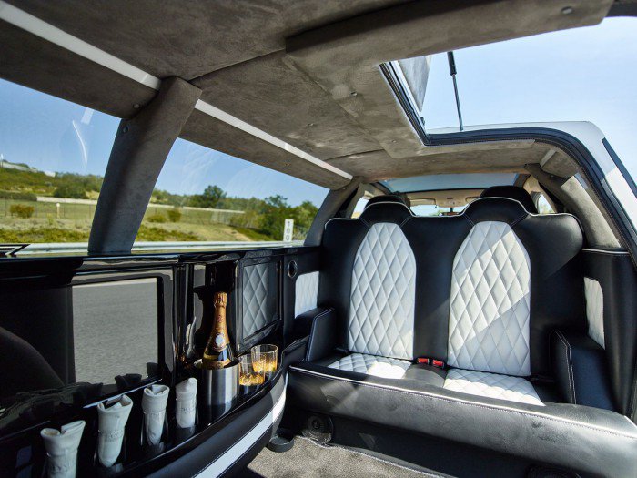 car_curious's tweet photo. El smart MADEFORSIX 120 CV. 6 ruedas, 6 ocupantes y puertas de gaviota. El smart menos smart. https://t.co/BEw2R0q7H7