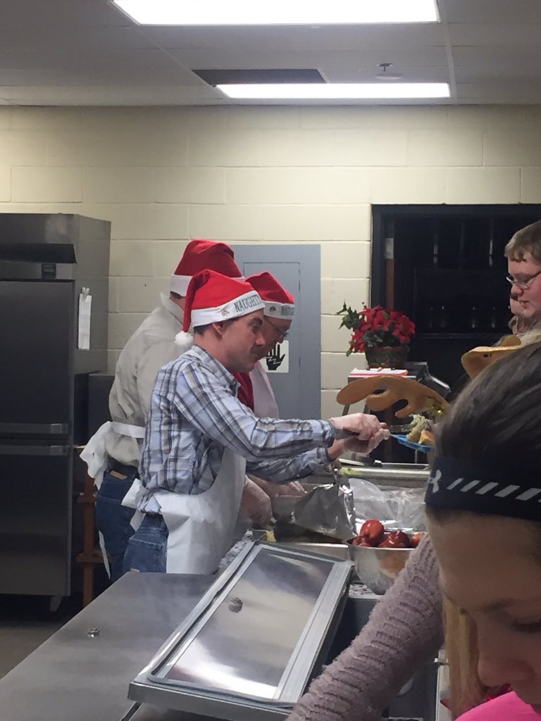 KMS_AgEd's tweet photo. Thanks KMS cooks for an awesome meal and to the school board for serving! #togethernessday @KMSaints https://t.co/1AMwdvOX8P