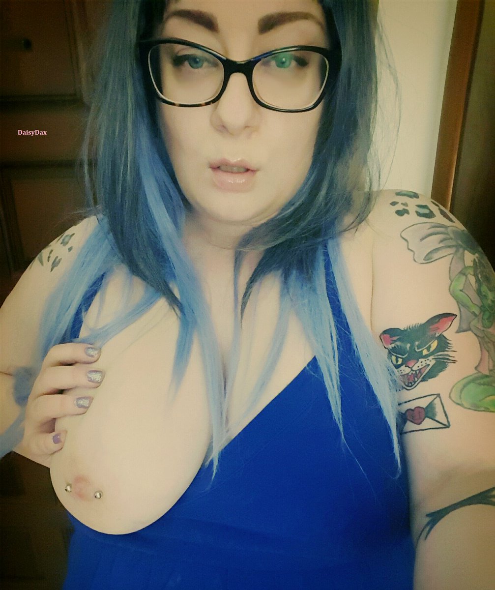 DaisyDax's tweet photo. Happy #chubby #plump #bbw #toplesstuesday! Spread some holiday cheer &amp; buy me a prezzie ;p https://t.co/ENkVf3eaD4 https://t.co/Kvghc8WAMJ
