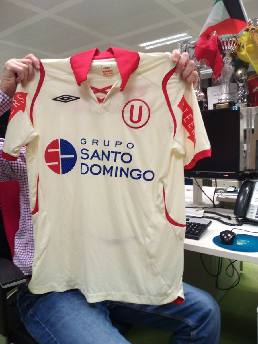 camiseta universitario 2009