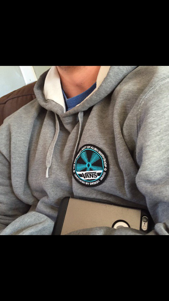 VansRtight's tweet photo. Styling vans sweatshirts! https://t.co/uhPmbsQ382
