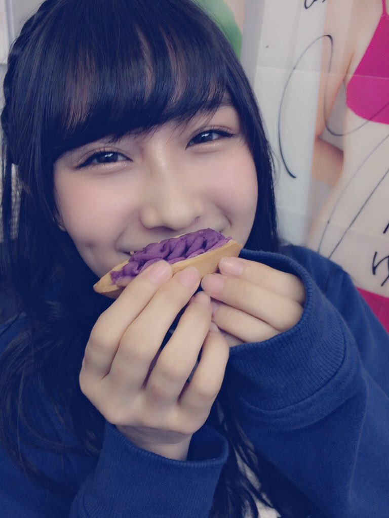sbym_f's tweet photo. 「歯を出してニッコリ笑ってるふぅちゃんが世界で1番可愛い」と宣言してから早数年経ったが『山型に目を細めながら』歯を出してニッコリ笑ってるふぅちゃんがこの世の生命体の中で1番可愛いと加筆修正します https://t.co/eOJcXAVpIq