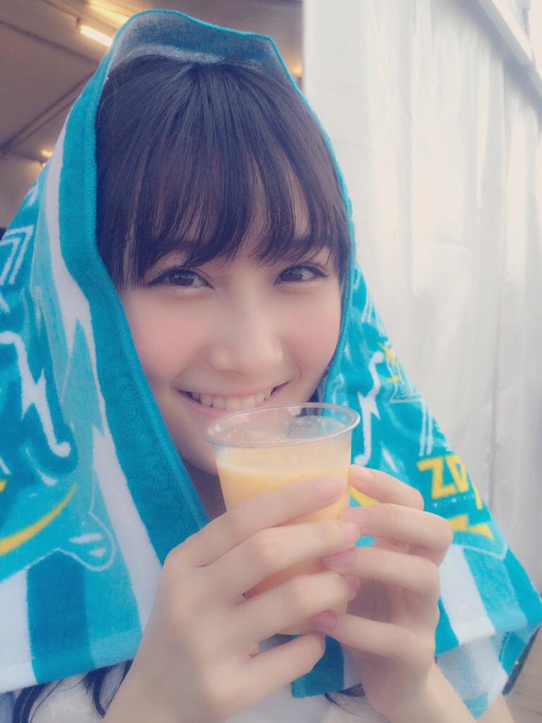 sbym_f's tweet photo. 「歯を出してニッコリ笑ってるふぅちゃんが世界で1番可愛い」と宣言してから早数年経ったが『山型に目を細めながら』歯を出してニッコリ笑ってるふぅちゃんがこの世の生命体の中で1番可愛いと加筆修正します https://t.co/eOJcXAVpIq