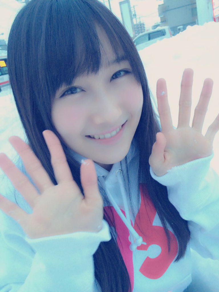 sbym_f's tweet photo. 「歯を出してニッコリ笑ってるふぅちゃんが世界で1番可愛い」と宣言してから早数年経ったが『山型に目を細めながら』歯を出してニッコリ笑ってるふぅちゃんがこの世の生命体の中で1番可愛いと加筆修正します https://t.co/eOJcXAVpIq