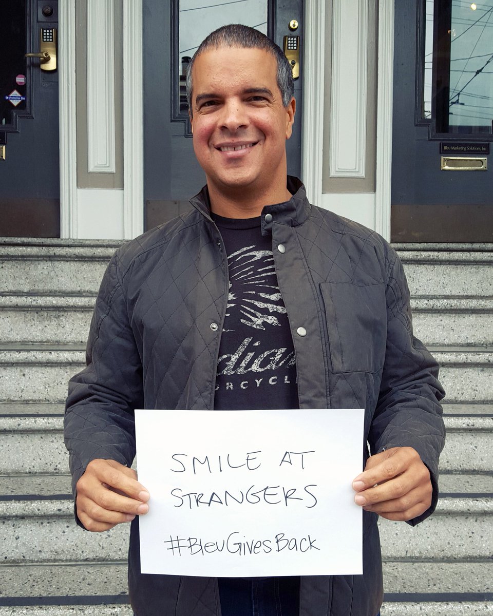 BleuSocial's tweet photo. #WinterOfficiallyBeginsSo spread some holiday cheer! Don't forget to “Smile at strangers.” #BleuGivesBack https://t.co/51BU7Ze5RE