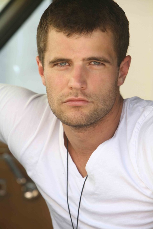 _PLL_Lovers_'s tweet image. #PLL #PLLSeAson6B #PrettyLittleLiars El actor australiano David Coussins interpretará al prometido de Hanna, Jordan.