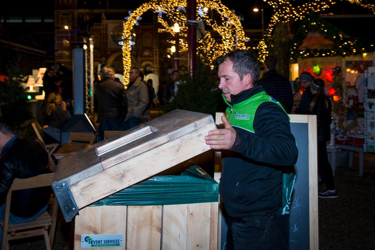 Iceamsterdam1's tweet photo. Even de mensen achter de schermen in het zonnetje zetten. @CTEventServices houdt #CVoI prachtig schoon! https://t.co/qAIRiilXh8