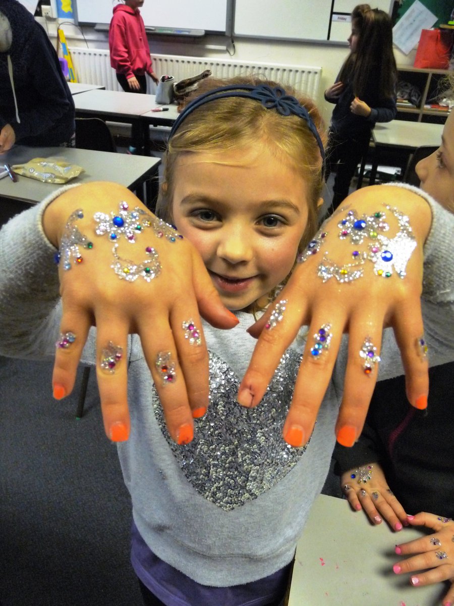 DownsendP's tweet photo. The girls had a great afternoon in Miss Black's hair and beauty doing their nails, hair, makeup and lots of sparkles https://t.co/Fwyf5H1jxa