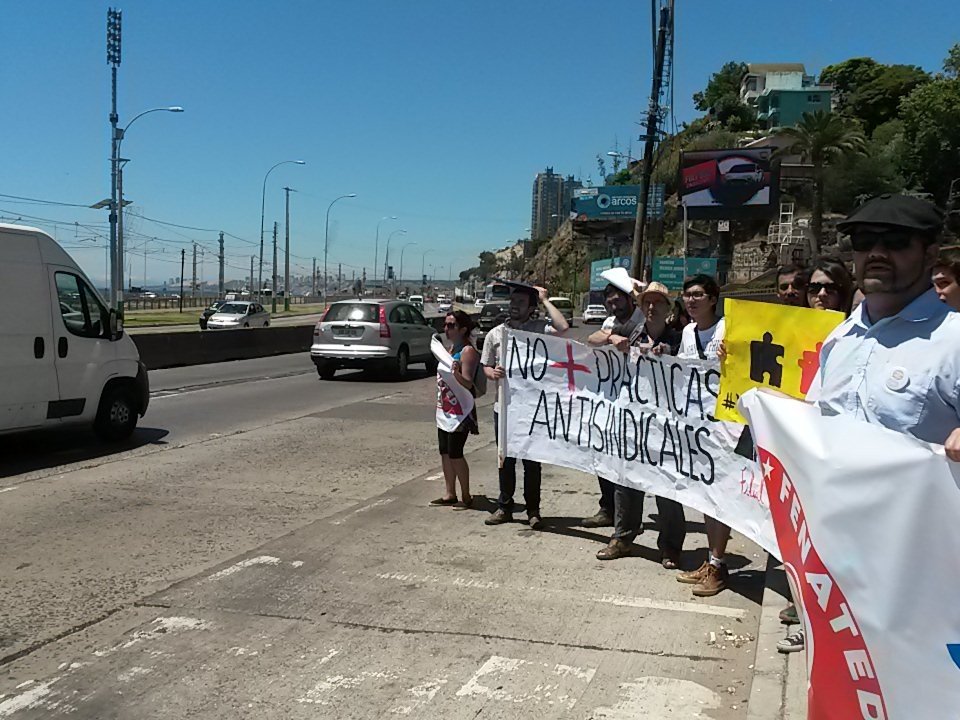 MecSindicato's tweet photo. Manifestación Av .España #Vaparaìso https://t.co/NZAy3IE6Qc