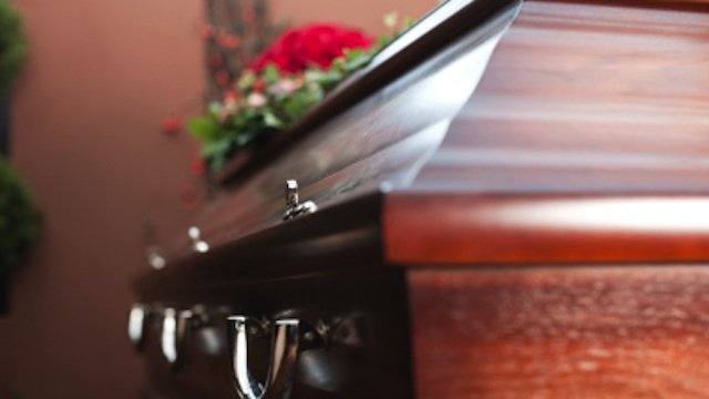 WGNNews's tweet photo. Illinois funeral home gets approval to serve liquor at funerals, wakes: https://t.co/FfMN6w33AN https://t.co/2U4VfP0hLX