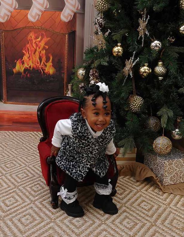 choxfineass's tweet photo. Christmas pictures yesterday was successful.. ❤️😍 I love my Kaidyn😘 https://t.co/0gGKsJn83J