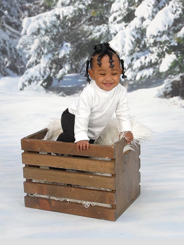 choxfineass's tweet photo. Christmas pictures yesterday was successful.. ❤️😍 I love my Kaidyn😘 https://t.co/0gGKsJn83J