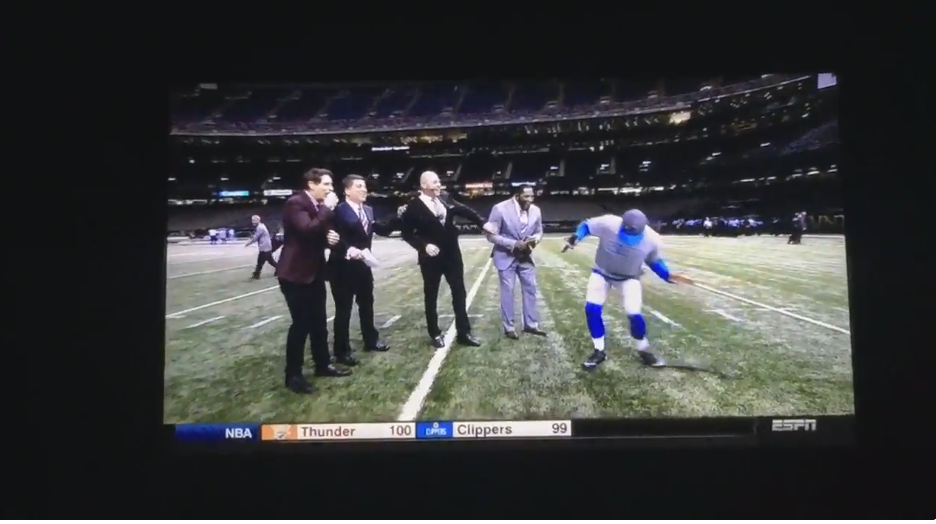 BleacherReport's tweet photo. VIDEO: Matthew Stafford does Ray Lewis' signature dance after #MNF victory https://t.co/V7xkeRnz1m https://t.co/VPAwHLiJeQ
