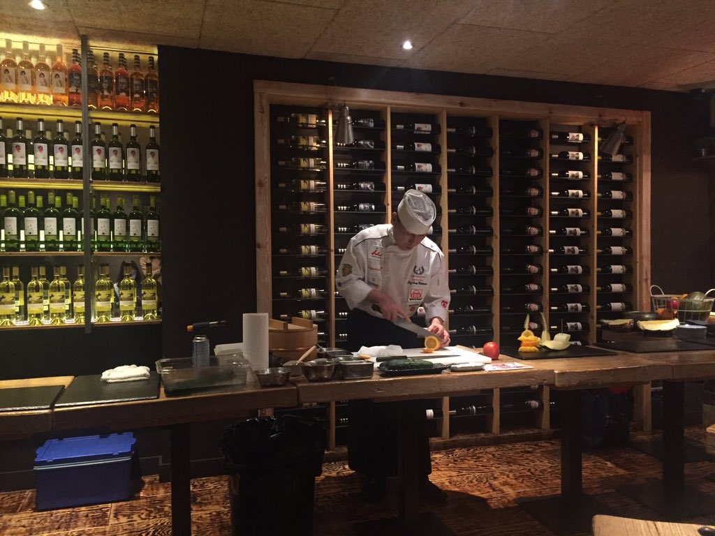 LetsBiteBcn's tweet photo. Esperando la demostración del maestro japonés Andy Matsuda 🎎 #letsbitebcn #monstersushibcn #sushi #andymatsuda https://t.co/1x3ktK0GK2