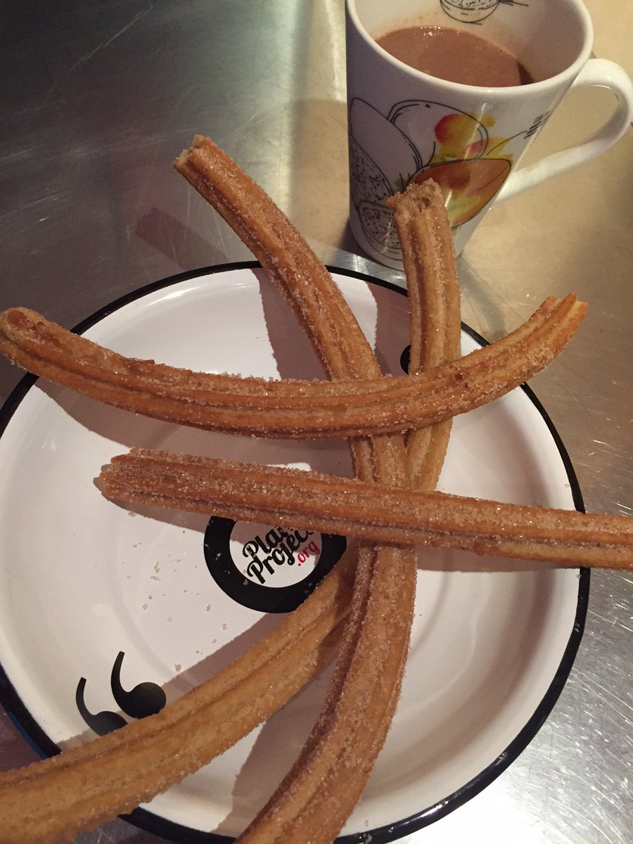 PlateProject's tweet photo. Churros con chocolate en la legendaria Churrería El Moro de la Ciudad de México. ¿Se te antojan? https://t.co/VTGFpv1Uk5