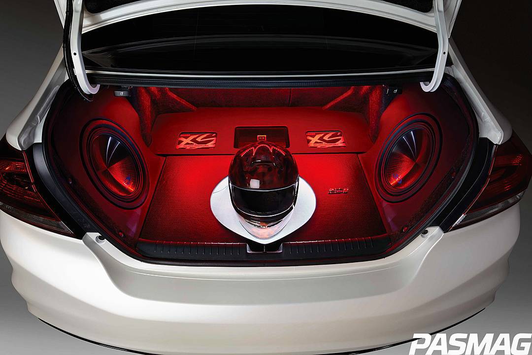 New #Honda #Civic build from <a href="/PASMag/">PASMAG</a> rockin a full #Alpine setup with a PDX-V9 amp and 1600 watts of power!
