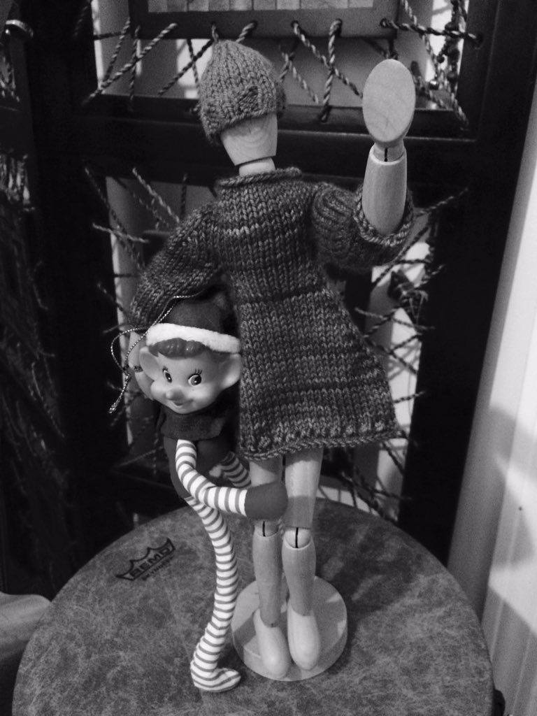 LizzieKnitSmith's tweet photo. This elf likes hand knits #tinyknits #elflife https://t.co/xBon7yLBpT