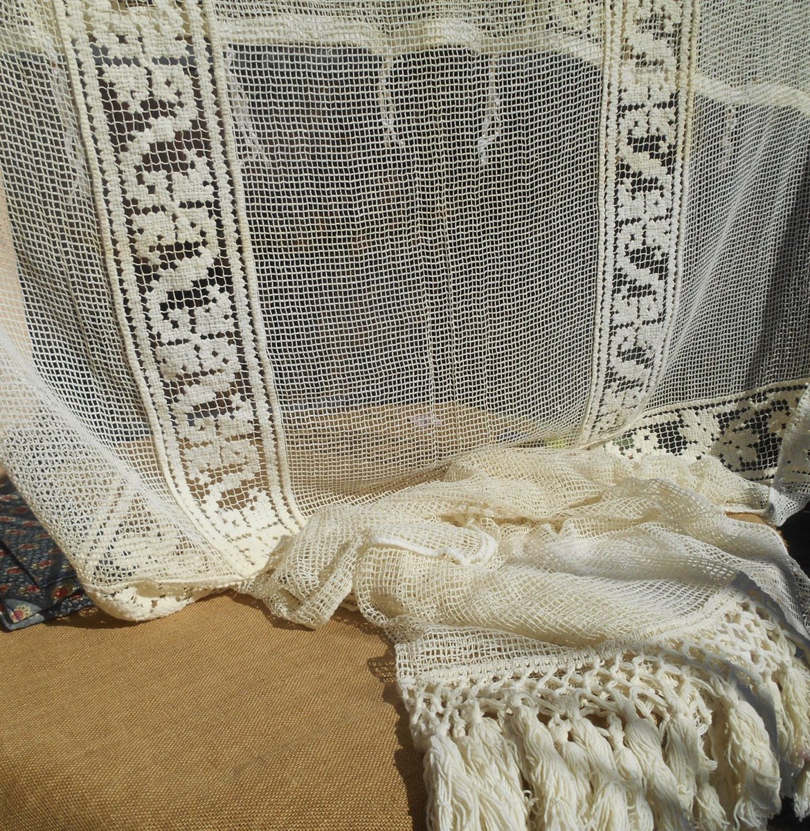 SophieLadyParis's tweet image. Large Victorian Off White Filet Curtain Handmade Cotton Lace Pane… etsy.me/1QeXl1t #FRENCHLINENS #WhitePanel