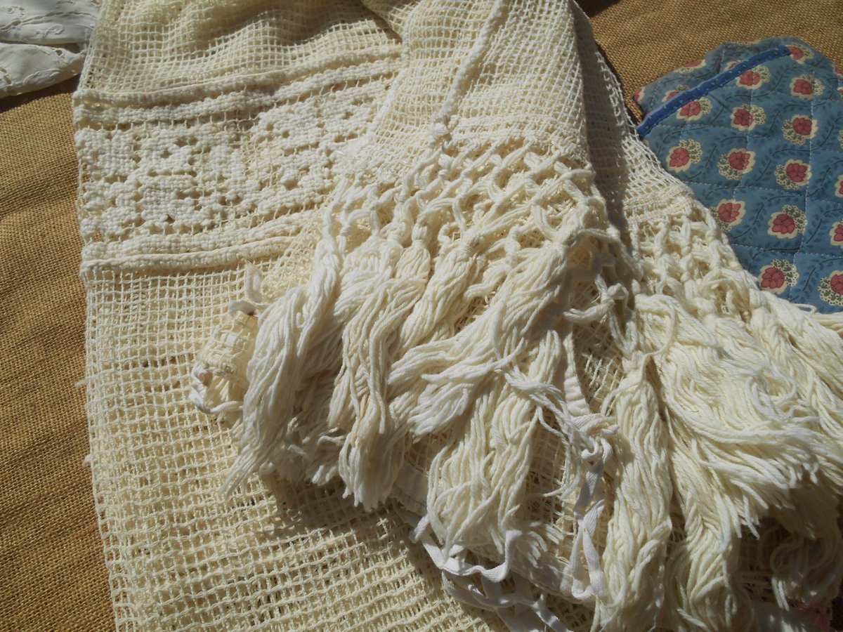 SophieLadyParis's tweet image. Large Victorian Off White Filet Curtain Handmade Cotton Lace Pane… etsy.me/1QeXl1t #FRENCHLINENS #WhitePanel
