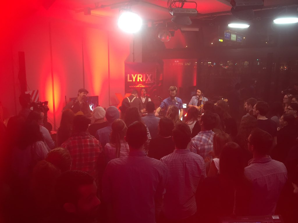 JOIZTV's tweet photo. Und der nächste steht in der roten Ecke parat: @KUNZmusik #lyrixsession #swisscom https://t.co/OFvRapcpAN
