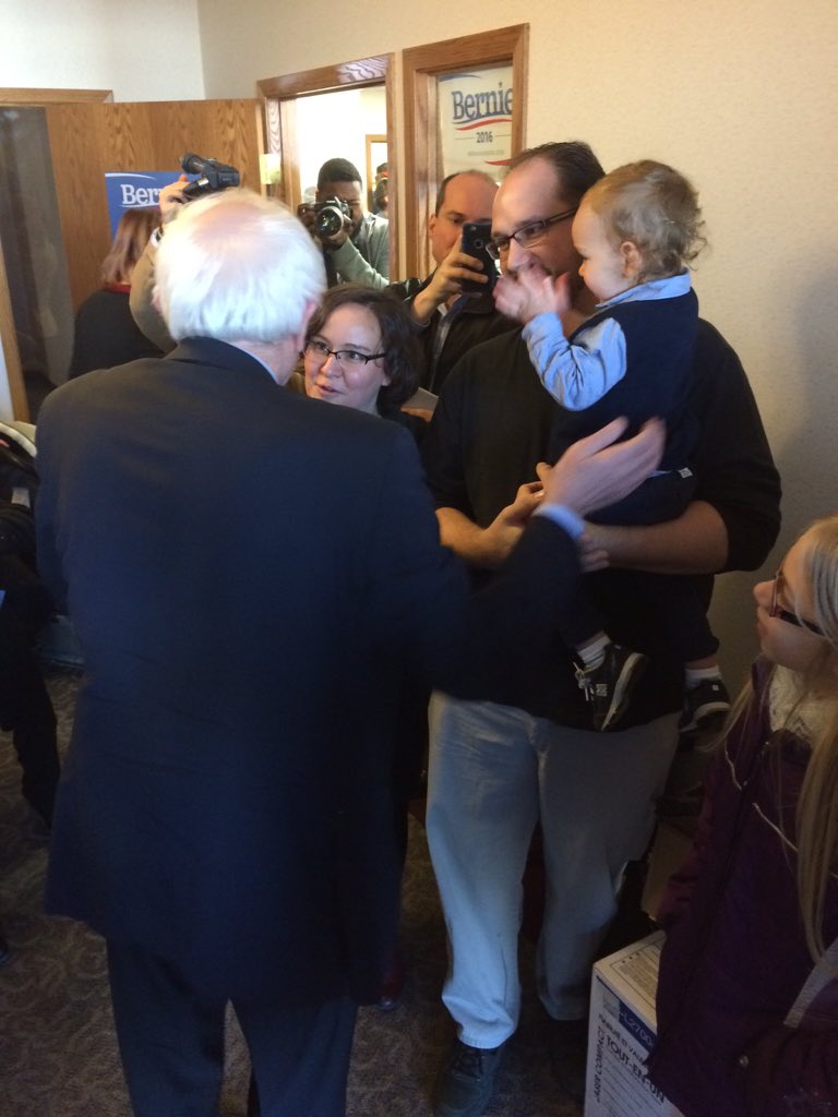 RaniaBatrice's tweet photo. Carroll, Iowa is definitely feeling the Bern! Stop by the new field office at 820 W. 8th, Carroll #Believe https://t.co/puplCTsSe5
